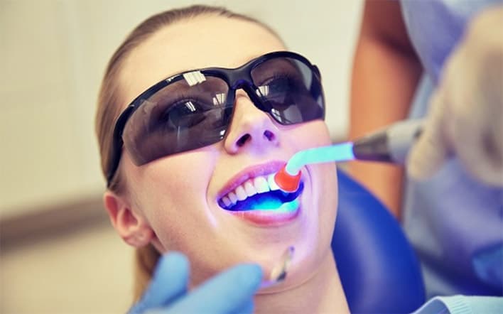 Light Dentistry: tratamente minim invazive cu cele mai noi tehnologii dentare