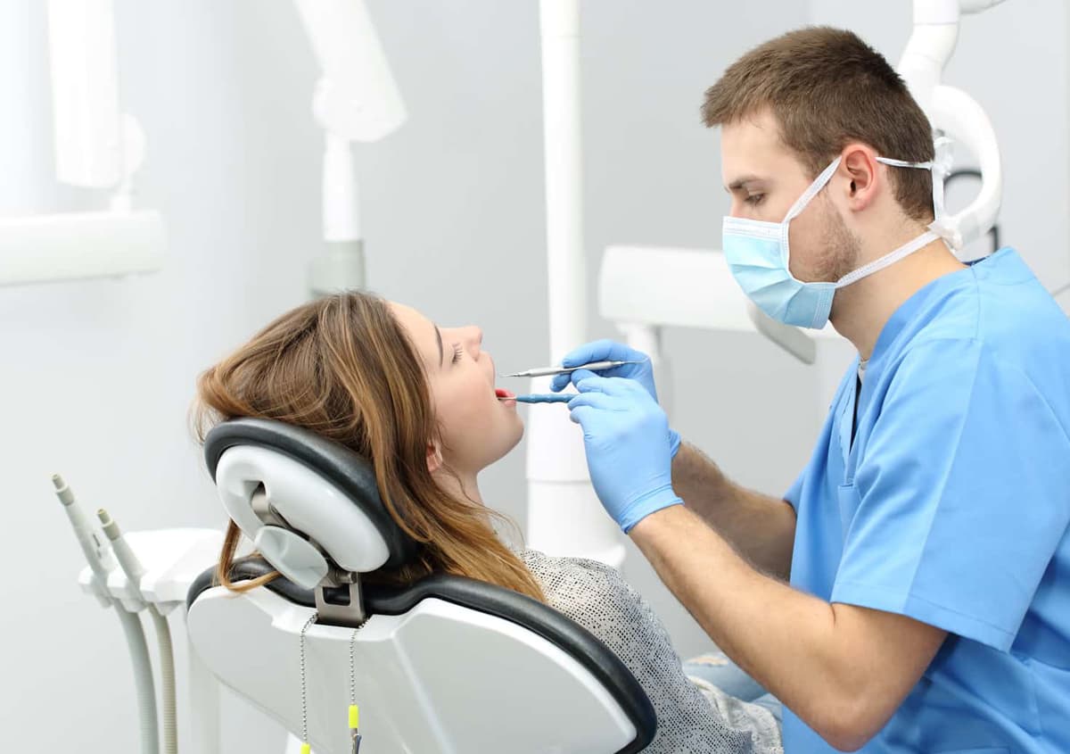 Frica de dentist sau dentofobia: ce soluții există pentru a învinge această teamă